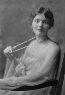 Fargo, Clara, Miss, portrait photograph, between 1911 and 1942. Creator: Arnold Genthe
