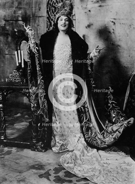 Farrar - "Reine Fiamette", between c1920 and c1925. Creator: Bain News Service.