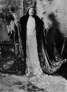 Farrar - "Reine Fiamette", between c1920 and c1925. Creator: Bain News Service