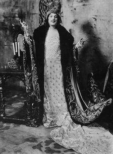 Farrar - "Reine Fiamette", between c1920 and c1925. Creator: Bain News Service