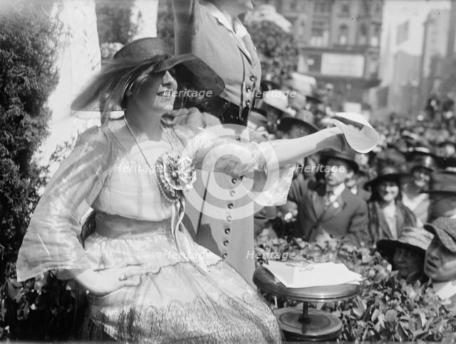 Farrar sells bonds, 15 Apr 1918. Creator: Bain News Service.