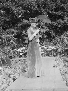 Fashion show, East Hampton, Long Island, between 1933 and 1942. Creator: Arnold Genthe