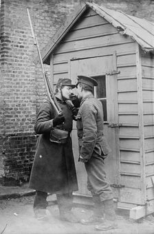 Feu, s'il vous plait, British & French at E´taples, between 1914 and c1915. Creator: Bain News Service