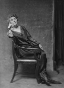 Felder, T.J., Mrs., portrait photograph, 1916 Mar. 3. Creator: Arnold Genthe