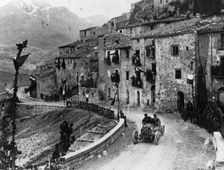 Felice Nazzaro driving through Pettralia Sottana in a Fiat, in the Targa Florio race, Sicily, 1907
