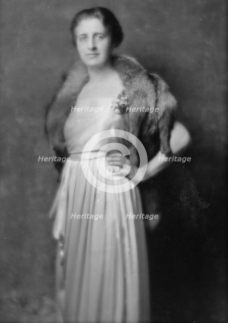 Felsenheld, Miss, portrait photograph, 1914 Oct. 23. Creator: Arnold Genthe.