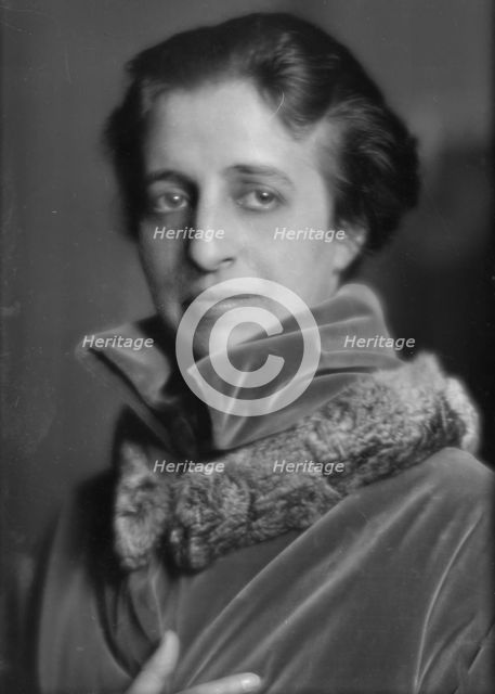 Felsenheld, Miss, portrait photograph, not before 1914 Oct. 23. Creator: Arnold Genthe.