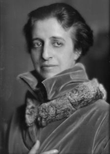 Felsenheld, Miss, portrait photograph, not before 1914 Oct. 23. Creator: Arnold Genthe