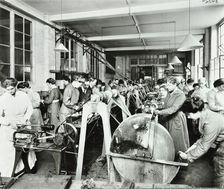 Female munitions workers, Shoreditch Technical Institute, London, 1915