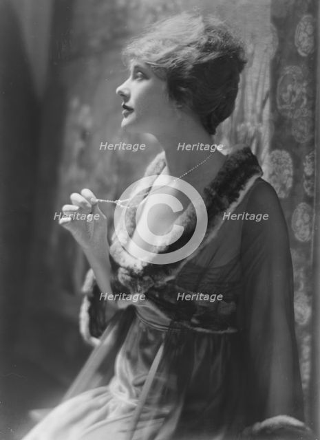 Ferguson, Elsie, Miss, portrait photograph, 1917 Aug. 10. Creator: Arnold Genthe.