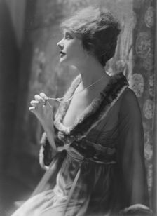 Ferguson, Elsie, Miss, portrait photograph, 1917 Aug. 10. Creator: Arnold Genthe