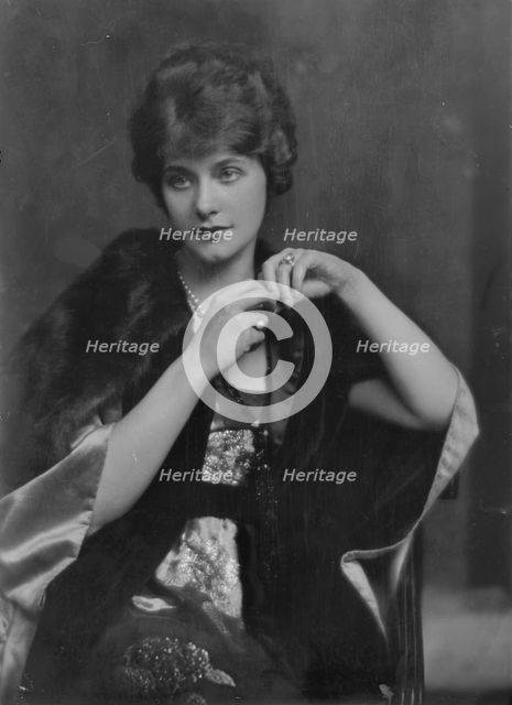 Ferguson, Elsie, Miss, portrait photograph, 1917 Aug. 10. Creator: Arnold Genthe.