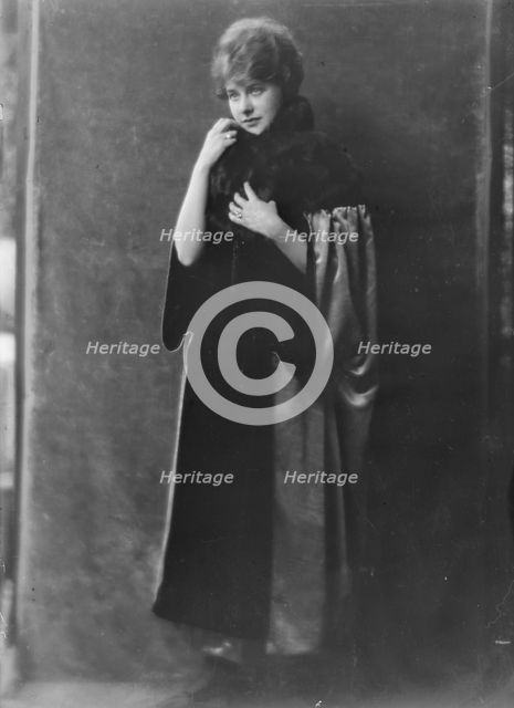 Ferguson, Elsie, Miss, portrait photograph, 1917 Aug. 10. Creator: Arnold Genthe.