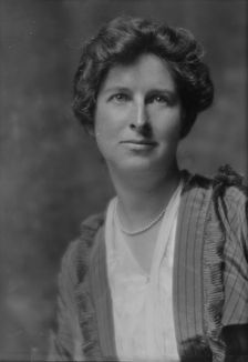 Ferguson, Irene, Miss, portrait photograph, 1914 June 11. Creator: Arnold Genthe