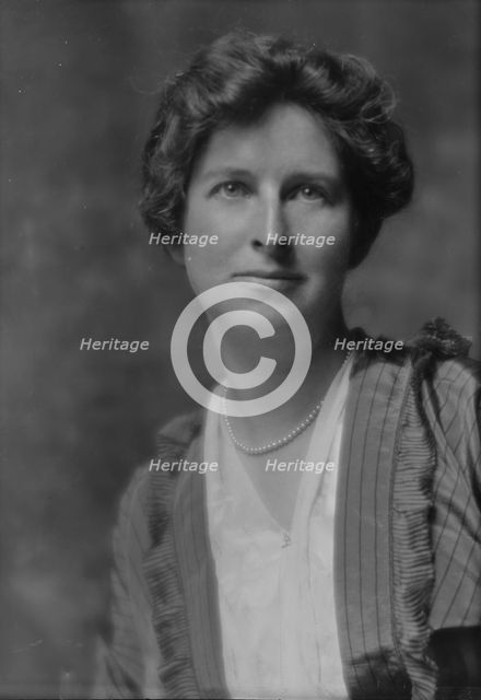 Ferguson, Irene, Miss, portrait photograph, 1914 June 11. Creator: Arnold Genthe.