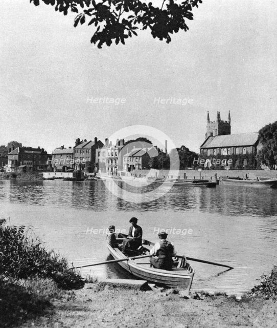 Ferry across the Thames to the 'London Apprentice' inn, Isleworth, London, 1926-1927.Artist: McLeish