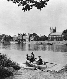 Ferry across the Thames to the London Apprentice inn, Isleworth, London, 1926-1927.Artist: McLeish