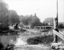 Ferry at Bablock Hythe Weir, Northmoor, Oxfordshire, c1860-c1922. Artist: Henry Taunt