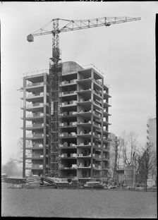 Fitzhugh Estate, Fitzhugh Grove, Wandsworth Common, Wandsworth, Greater London Authority, 1955. Creator: Ministry of Works