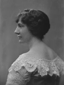 Fiefield, S., Mrs., portrait photograph, 1916. Creator: Arnold Genthe