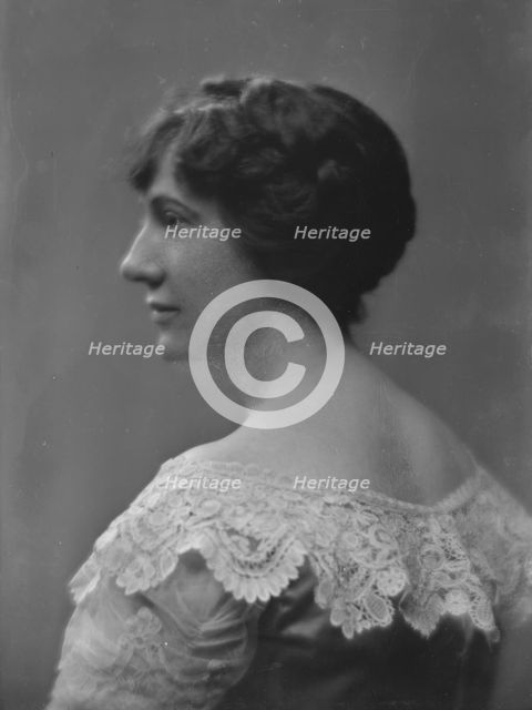 Fiefield, S., Mrs., portrait photograph, 1916. Creator: Arnold Genthe.