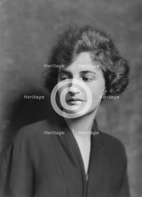 Field, Henry, Mrs., portrait photograph, 1917 July 3. Creator: Arnold Genthe.
