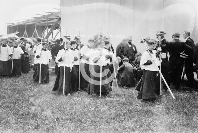 Field Mass, Wash., 5/17/14, 1914. Creator: Bain News Service.