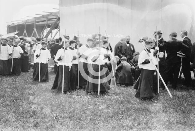 Field Mass, Wash., 5/17/14, 1914. Creator: Bain News Service.