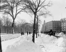 Fifth Ave. on a winter morning, New York, N.Y., between 1900 and 1906. Creator: Unknown
