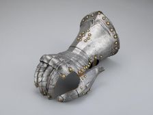 Fingered Gauntlet for the Right Hand, Nuremberg, c. 1600/20. Creator: Unknown