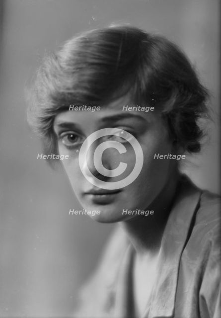 Findlay, Ruth, Miss, portrait photograph, 1915 Jan. 22. Creator: Arnold Genthe.