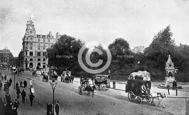 Finsbury Pavement and Square, London, early 20th century.  Creator: Unknown.