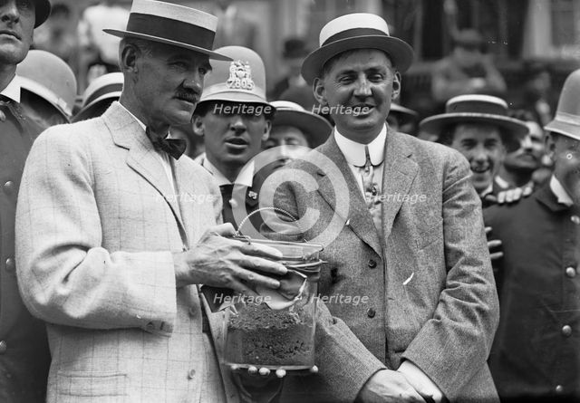 First earth from Lexington Ave subway, D. McManus & T Stack, chief engineer, between c1910 and c1915 Creator: Bain News Service.