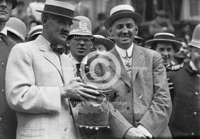 First earth from Lexington Ave subway, D. McManus & T Stack, chief engineer, between c1910 and c1915 Creator: Bain News Service.