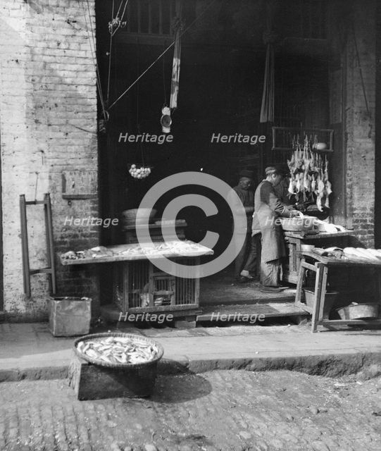 Fish Alley, Chinatown, San Francisco, between 1896 and 1906. Creator: Arnold Genthe.