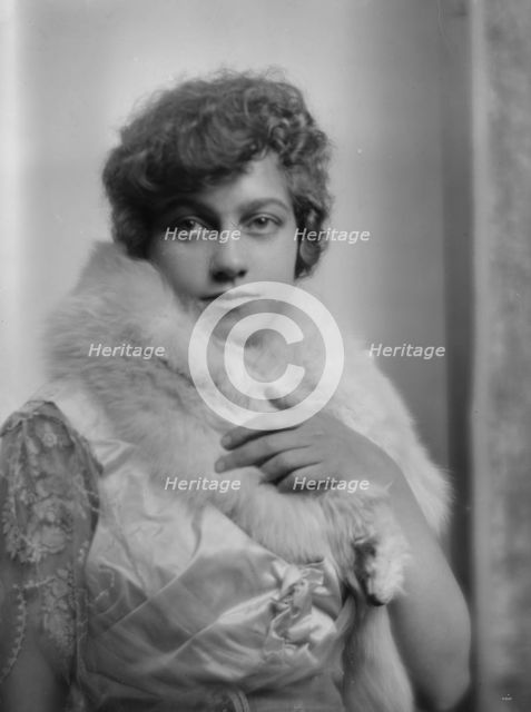 Fisher, Dorothy, Miss, portrait photograph, 1915. Creator: Arnold Genthe.
