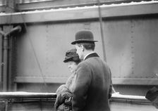F.J. Shepard & wife, 1913. Creators: Bain News Service, George Graham Bain