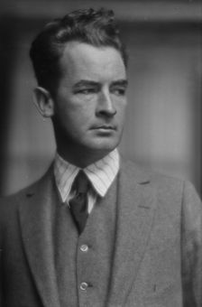 Flagg, Montgomery, Mr., portrait photograph, 1915 Sept. 28. Creator: Arnold Genthe
