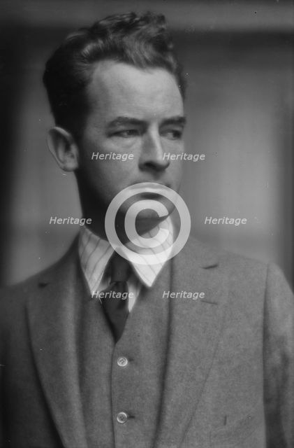 Flagg, Montgomery, Mr., portrait photograph, 1915 Sept. 28. Creator: Arnold Genthe.