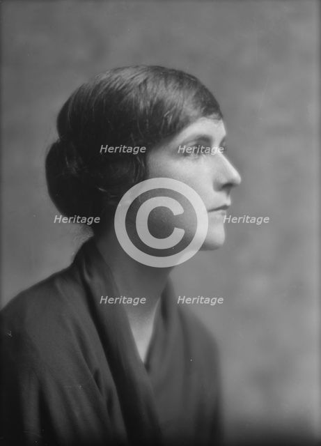 Flanagan, Gertrude, Miss, portrait photograph, 1915 May 10. Creator: Arnold Genthe.