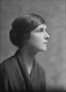 Flanagan, Gertrude, Miss, portrait photograph, 1915 May 10. Creator: Arnold Genthe