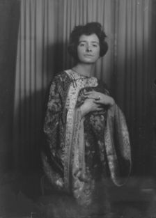 Fletcher, C.B., Mrs., portrait photograph, 1916 Apr. 17. Creator: Arnold Genthe