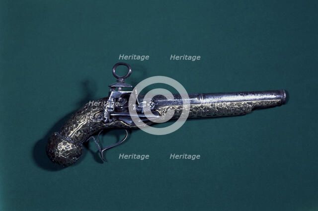 Flintlock pistol with miguelete key.