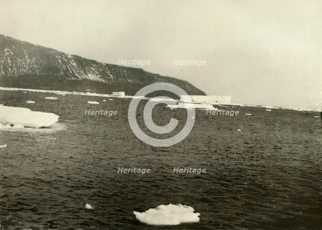 'Floating Ice off Cape Adare', c1908, (1909).  Artist: Unknown.