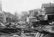 Flood Scenes, Dayton, Ohio?, 1913. Creator: Harris & Ewing