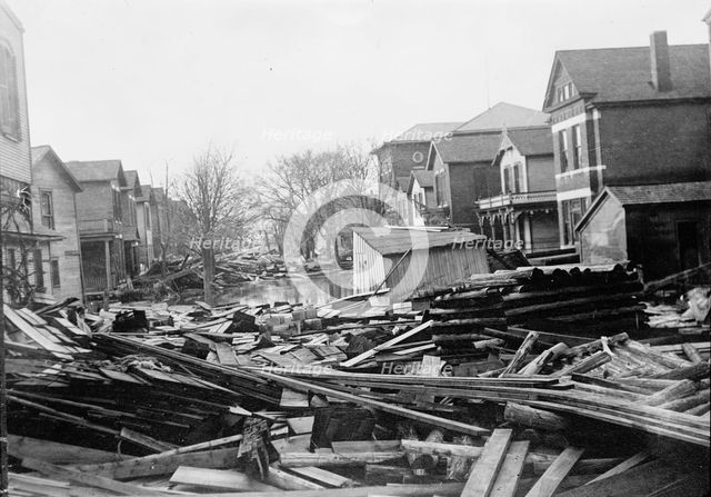 Flood Scenes, Dayton, Ohio?, 1913. Creator: Harris & Ewing.
