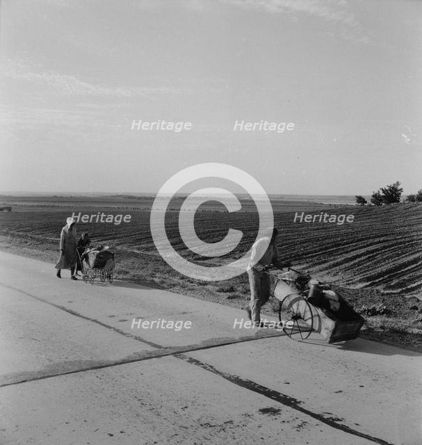 Flood refugee family near Memphis, Texas, 1937. Creator: Dorothea Lange.