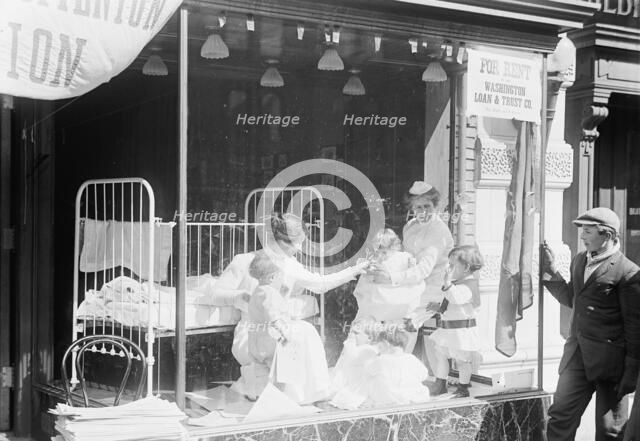 Florence Crittenden I.E., Crittenton Home - Baby Exhibit, 1914. Creator: Harris & Ewing.