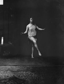 Florence Noyes dancers, between 1915 and 1918. Creator: Arnold Genthe