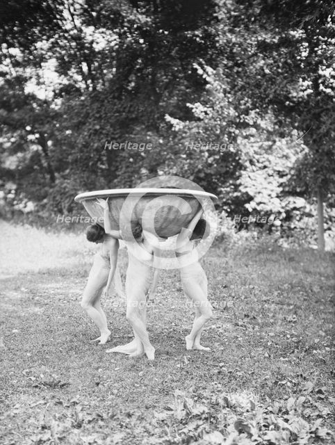 Florence Noyes dancers, between 1915 and 1918. Creator: Arnold Genthe.